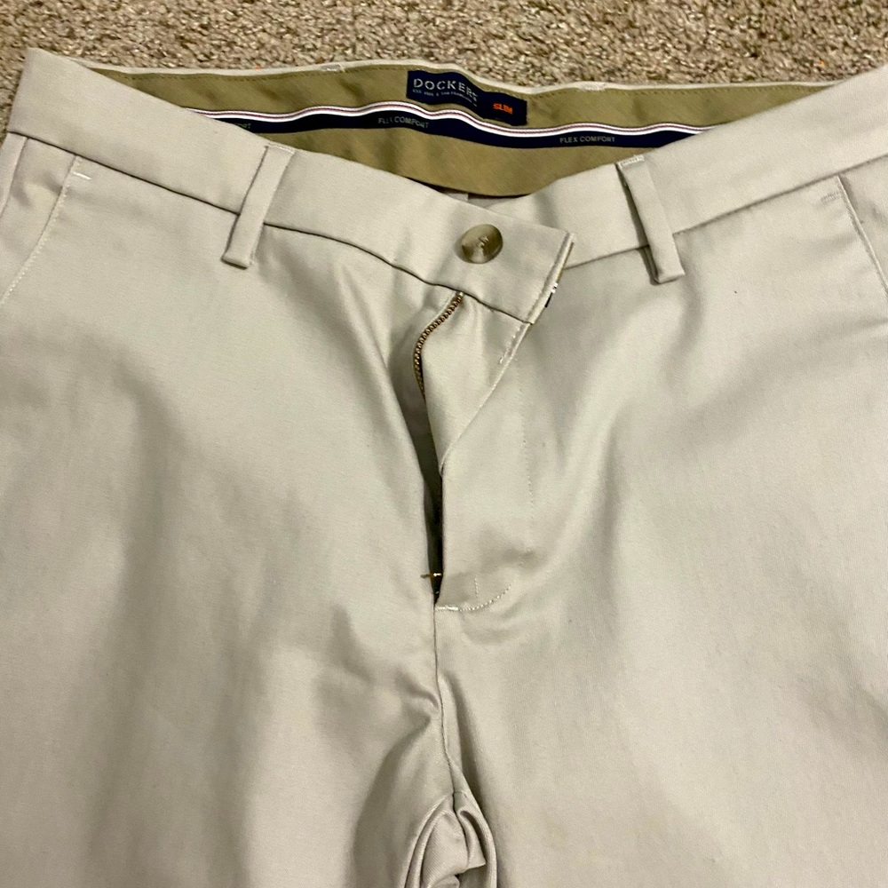 Khaki Dockers, Slim fit. Size 32/30. Great condition.